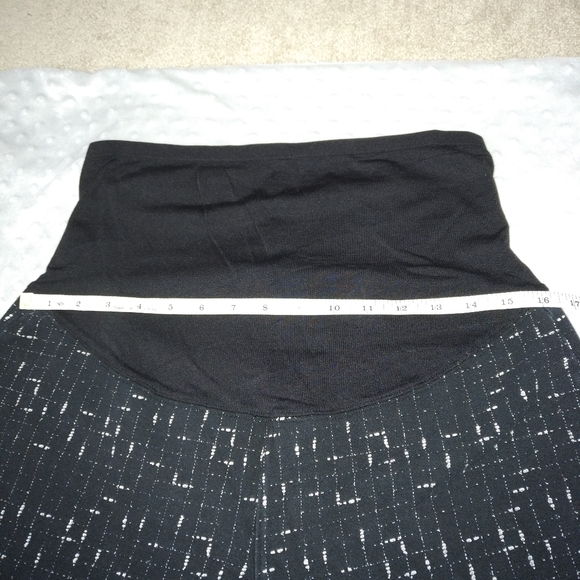 Old Navy Maternity | Checked Leggings | Large - Picture 5 of 16
